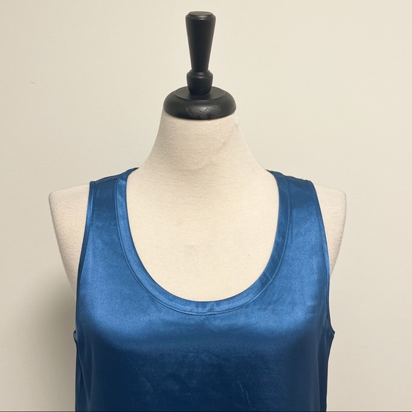 White House Black Market Digital Teal Blue Sleeveless Satin Shell NWT Medium - Picture 3 of 8